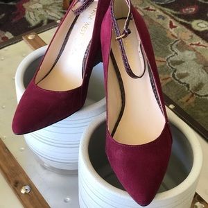 Nine West burgundy wedges
